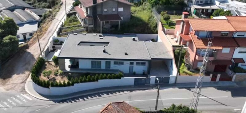 House V4 Modern Gondomar - garage