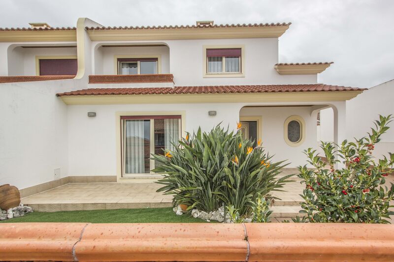 House Semidetached V4 Leiria - garage, central heating, equipped kitchen, fireplace, garden, solar panels, barbecue