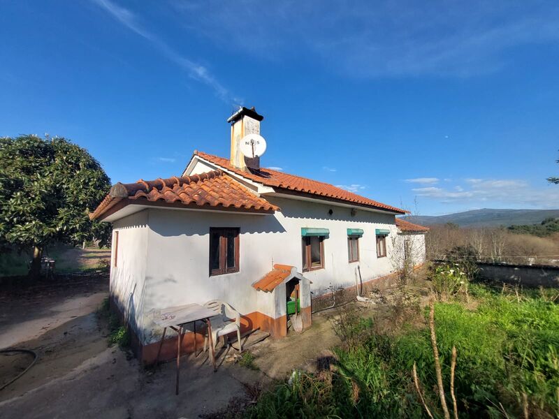 House Single storey 2 bedrooms Valença - tiled stove