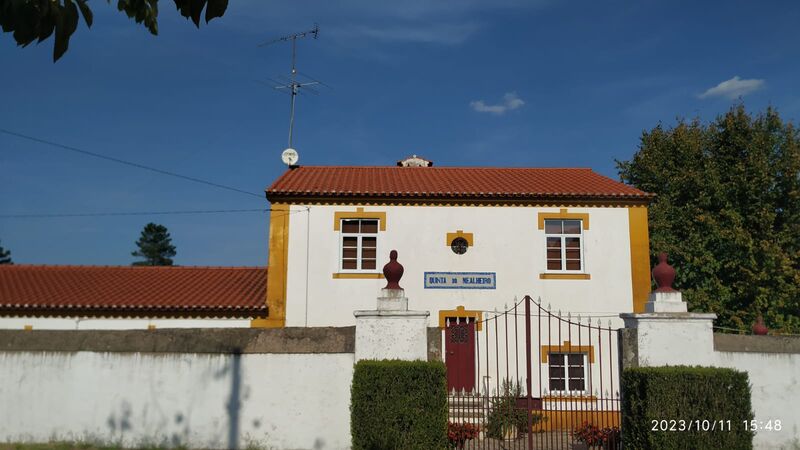 Small farm 4 bedrooms Portalegre - gardens, excellent access, balcony, water hole, fruit trees