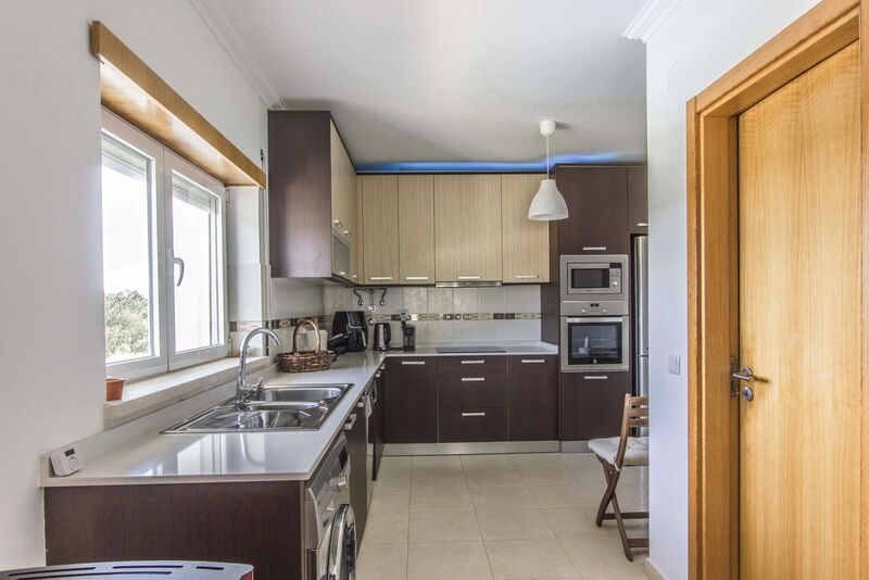 Apartment T3 Modern Caldas da Rainha - balcony, 1st floor, garage, air conditioning, condominium, tiled stove, barbecue, swimming pool
