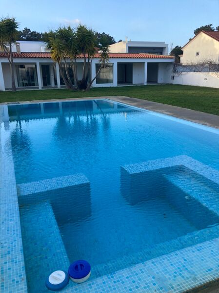 House 5 bedrooms Aroeira Almada - barbecue, garden, store room, fireplace, swimming pool, garage, balcony, parking space, air conditioning