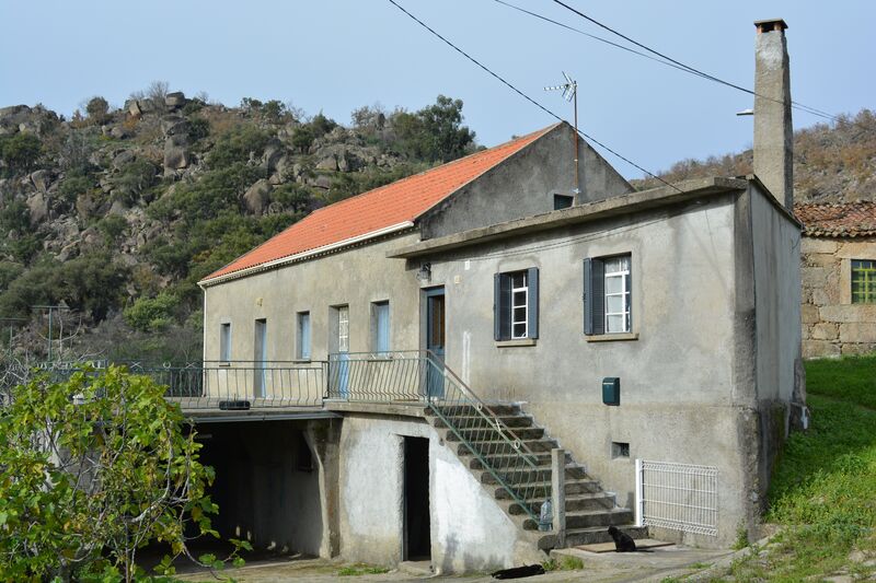 House V3 Sortelha Sabugal - fireplace, terrace, garage, attic