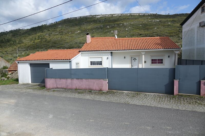 Moradia Térrea V3 Casais dos Vales Alqueidão da Serra Porto de Mós - garagem, salamandra, ar condicionado