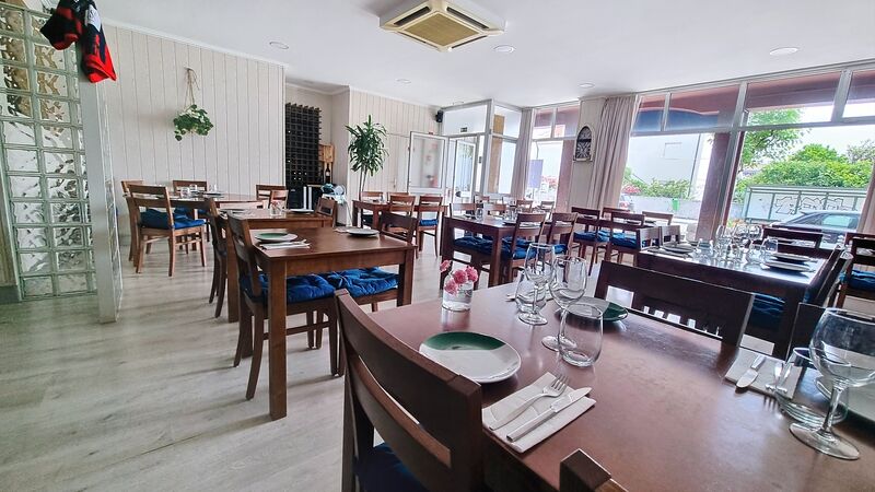 Restaurante Equipado Areia Árvore Vila do Conde - cozinha, esplanada,