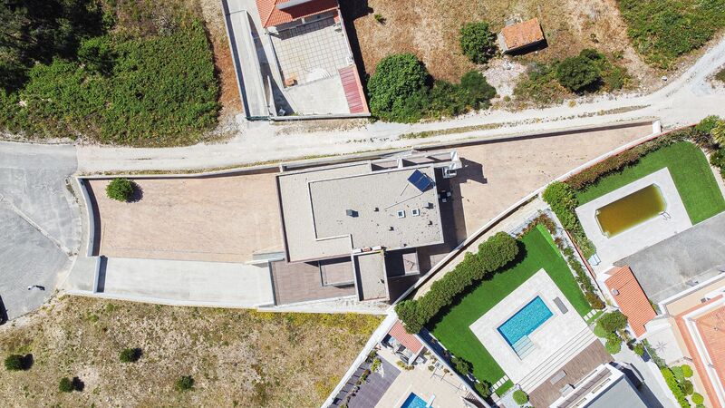 House in the center 5 bedrooms Calhau Nazaré - gardens, swimming pool, equipped kitchen, balcony, balconies, garage, fireplace, barbecue, garden, sauna, terrace, central heating, air conditioning