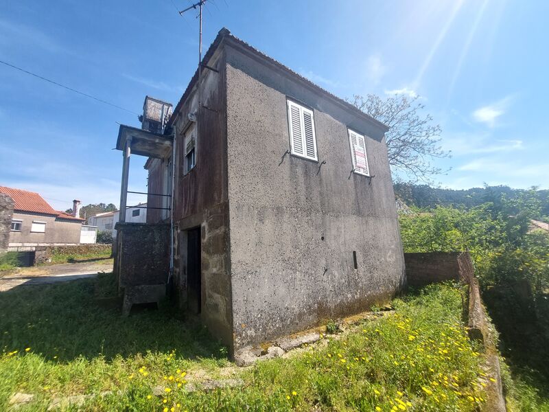 House 2 bedrooms to rebuild Melgaço