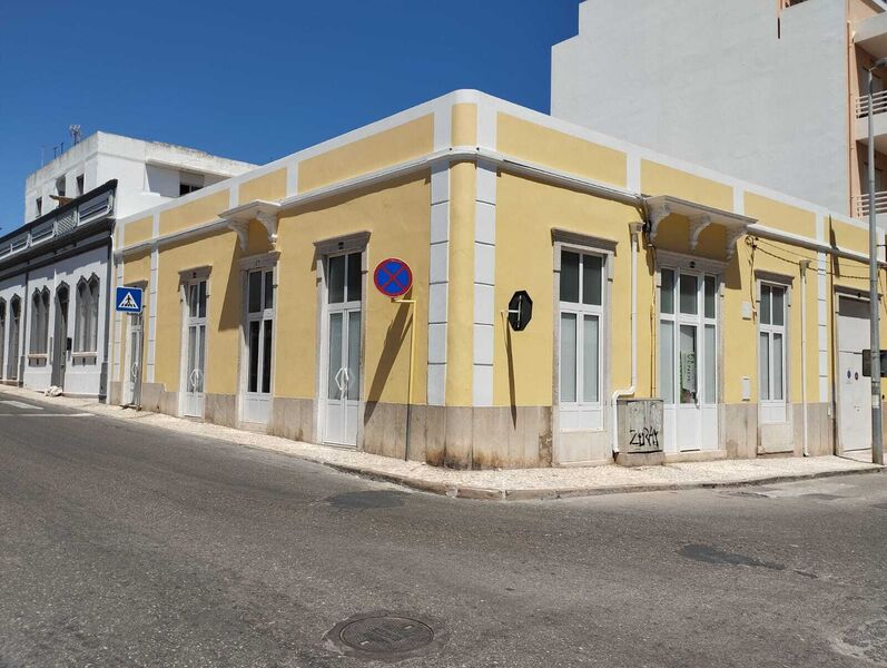 House/Villa V5 in the center Olhão - air conditioning, solar panels, heat insulation, terrace, equipped kitchen