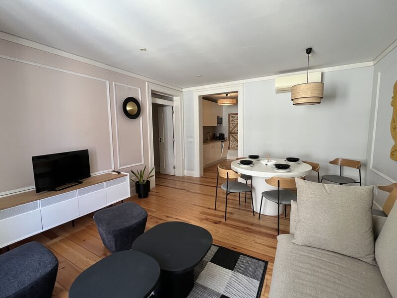 Apartment Modern in the center 2 bedrooms Santa Maria Maior Lisboa - sound insulation, air conditioning, 4th floor, kitchen, balcony, furnished, double glazing