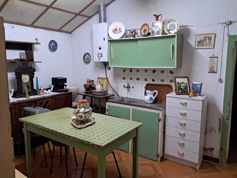 Casa Antiga com boas áreas V3+1 Carregueira Chamusca - marquise