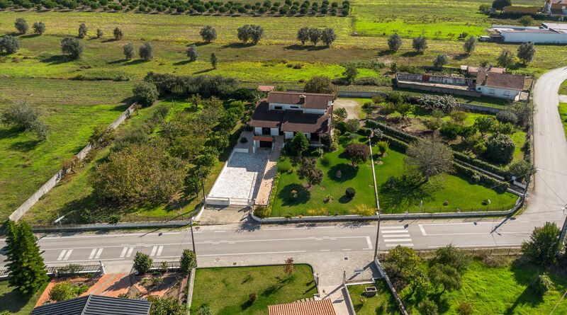 Moradia Rústica V5 Louriçal Pombal - garagem, cozinha equipada, quintal, jardim, ar condicionado, varandas, excelente localização, marquise, alarme