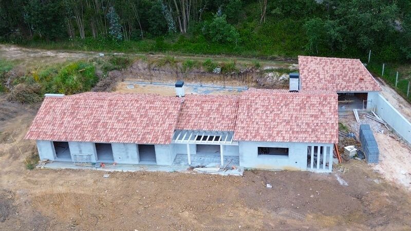 Casa Térrea V4 Pombal - garagem, jardim, chão radiante, aquecimento central, zona calma