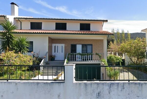 House V6 Caminha - garage