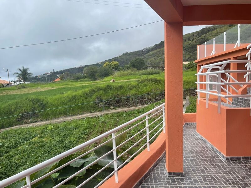 Casa Moderna perto da praia V3 Arco da Calheta Calheta (Madeira) - terraço, muita luz natural, jardim, vista mar