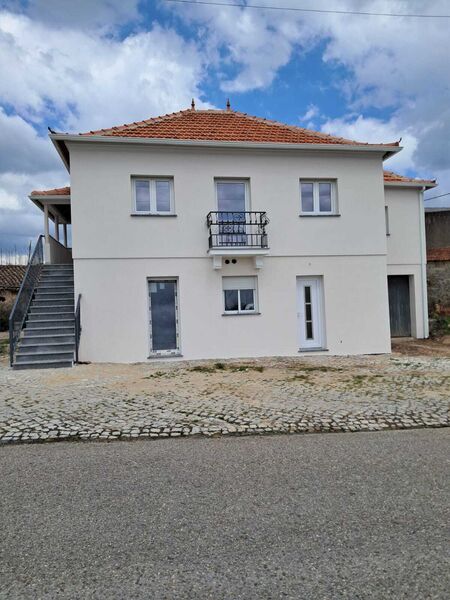 Moradia Térrea V3 Matas Ourém - garagem