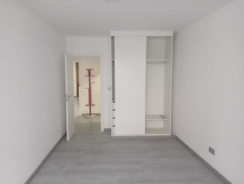 Apartamento Renovado T2 Odivelas - cozinha equipada, garagem, terraço, ar condicionado, jardins