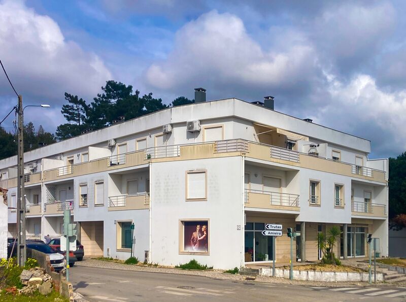 Apartment 2 bedrooms well located Marinha Grande - fireplace, air conditioning, barbecue, garage, balcony
