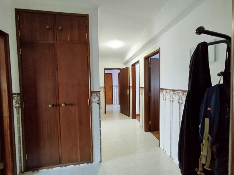 Apartamento T3 em excelente estado Marinha Grande - sótão, lareira, ar condicionado, garagem, varanda