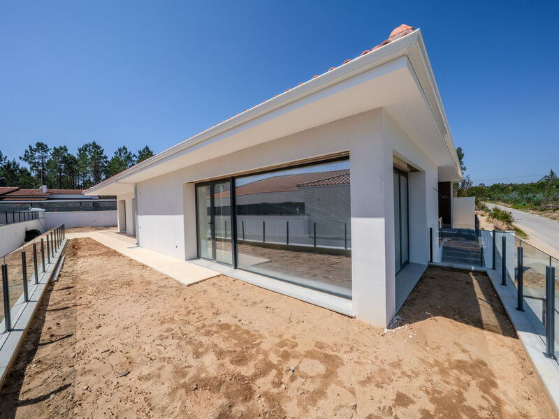 House V4 Milagres Leiria - garden, automatic gate, underfloor heating, air conditioning, double glazing, alarm, solar panels