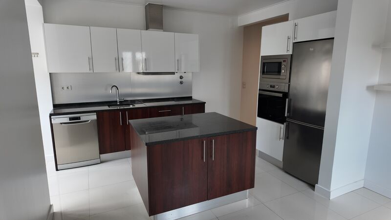 Apartamento T3 Remodelado Amoreiras  Santa Isabel Lisboa - ténis