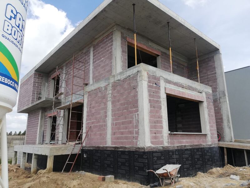 House V4 Ortigosa Leiria - air conditioning, garage, balconies, balcony, underfloor heating, garden, equipped kitchen