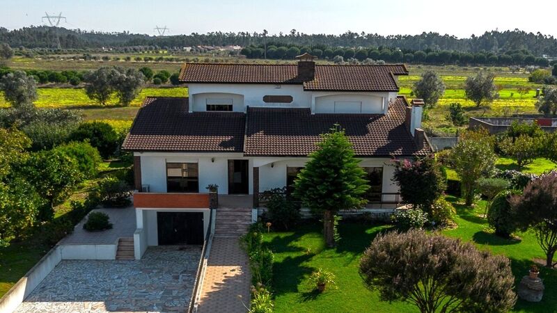Moradia V5 Rústica Louriçal Pombal - cozinha equipada, excelente localização, varandas, jardim, quintal, marquise, alarme, ar condicionado, garagem
