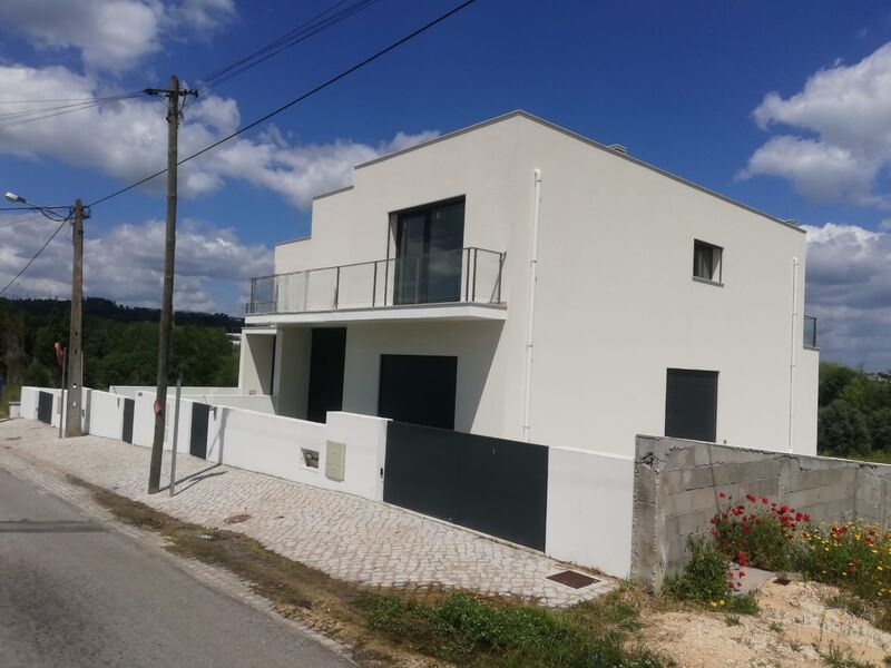 House nueva V4 Nossa Senhora das Misericórdias Ourém - air conditioning, garage, heat insulation, balcony, balconies, double glazing