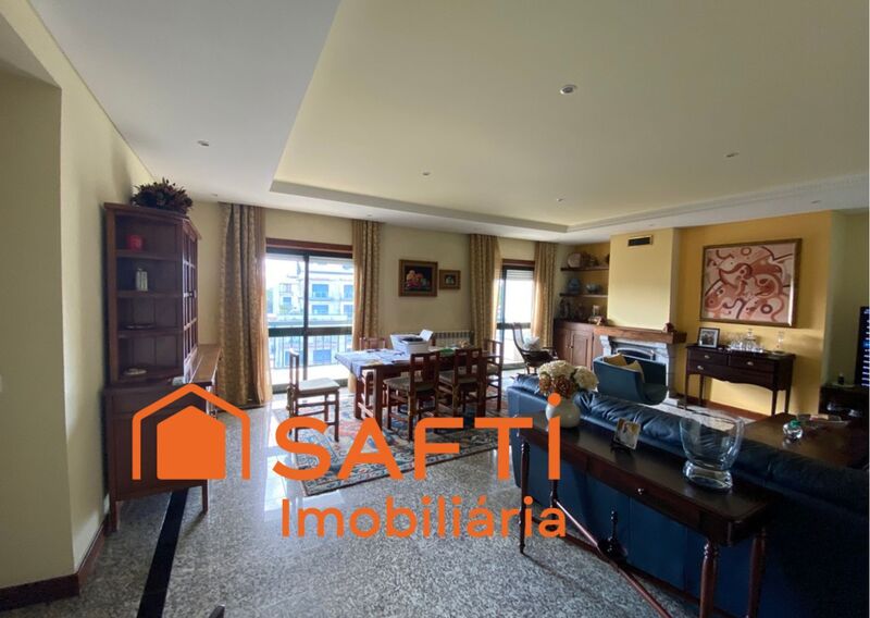 Апартаменты T3 Duplex Viseu - детская площадка, закрытый кондоминиум, сад, веранда, гараж, терраса, веранды