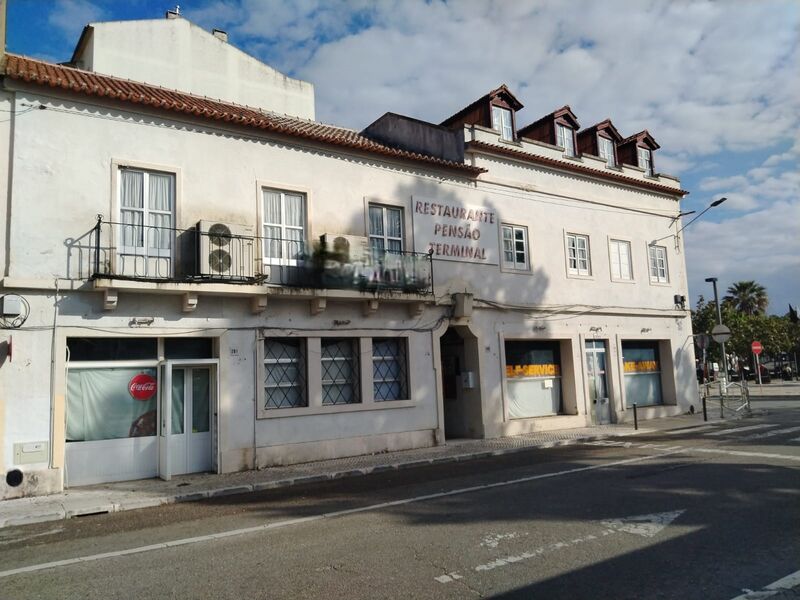 Residencial no centro Estação CP São João Batista Entroncamento - garagem