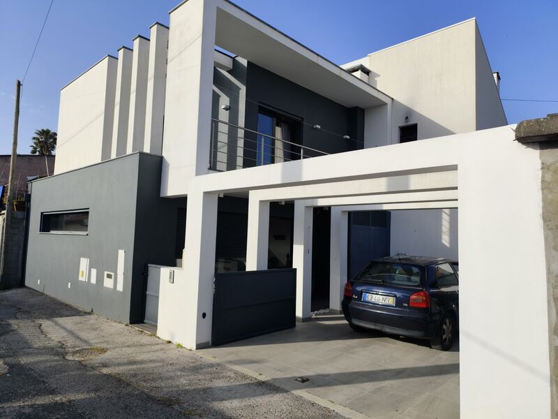 House V2 Vieira de Leiria Marinha Grande - automatic gate, excellent location, heat insulation, balcony, swimming pool, central heating, garden, garage