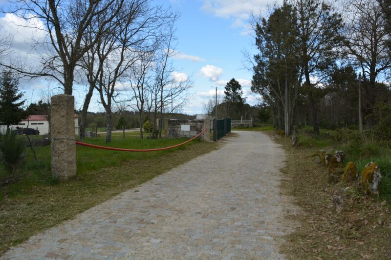 Terreno Urbano com 11265m2 Vila Garcia Guarda - água, luz