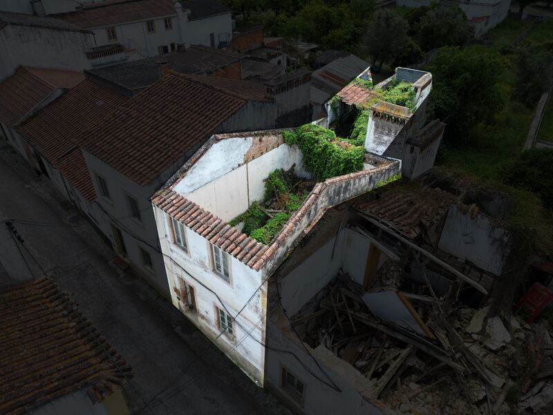 Edifício em ruínas Tramagal Abrantes - logradouro, ruína