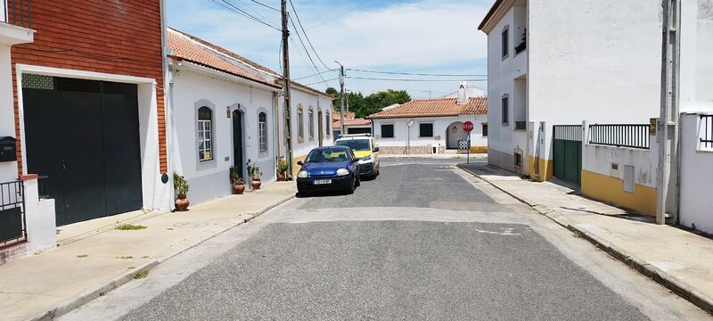 Moradia V5 Geminada no centro Golegã - excelente localização, garagem