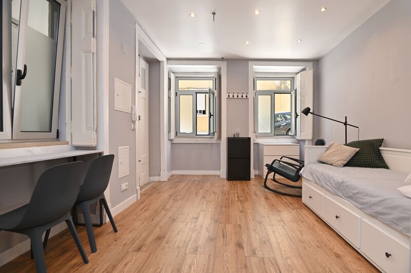 Apartamento T0 Remodelado Alcântara Lisboa - painéis solares, mobilado, excelente localização, cozinha equipada