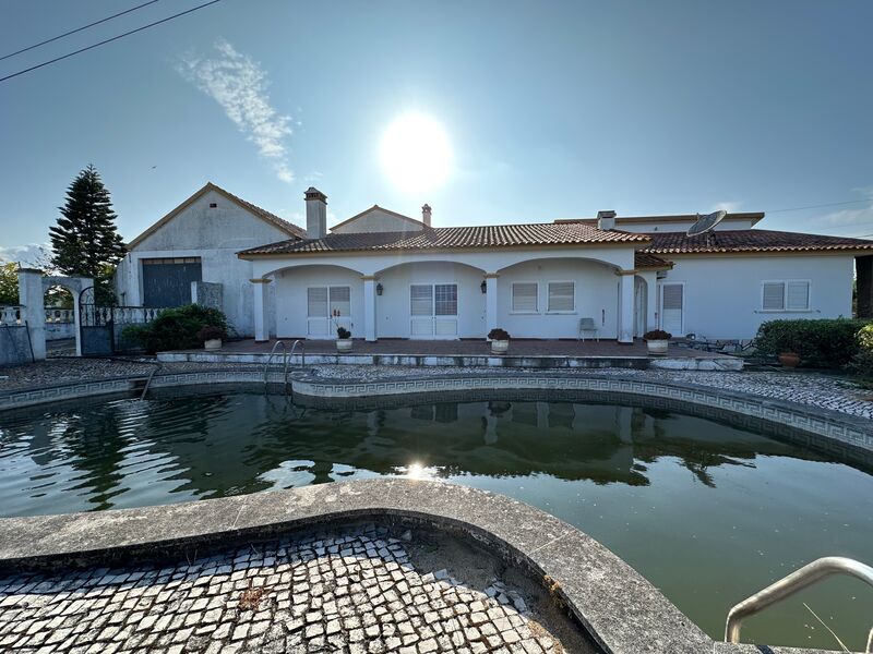 Casa em excelente estado V3 Torres Novas - excelente localização, piscina, jardim, lareira