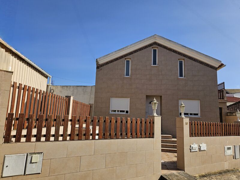 House V3 Isolated in good condition Ponte do Rol Torres Vedras - attic, garage