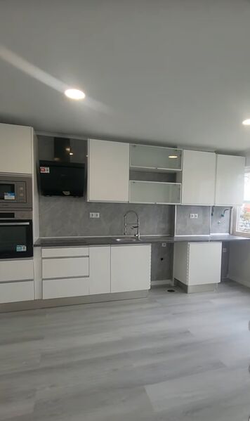 Apartamento T2 Oeiras - arrecadação, varanda