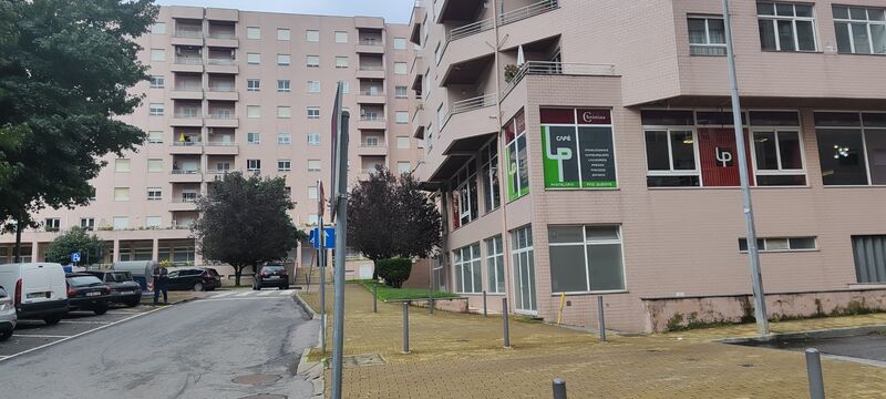 гараж закрытая c 7m2 São Victor Braga - легкий подъезд, подсобное помещение