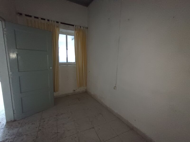 Moradia Térrea V3 Riachos Torres Novas - quintal