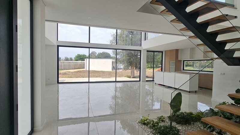 Casa V4 Moderna bem localizada Argivai Póvoa de Varzim - terraços, garagem, cozinha equipada, jardim