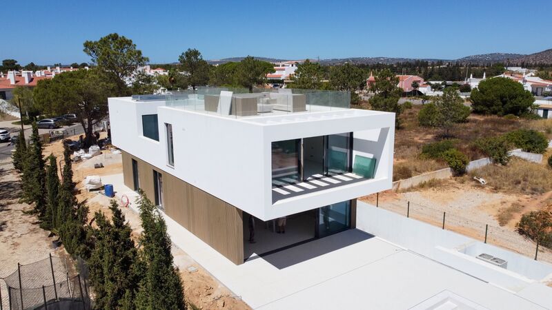 House new under construction 4 bedrooms Quarteira Loulé - garden, swimming pool, garage, underfloor heating, equipped kitchen, air conditioning