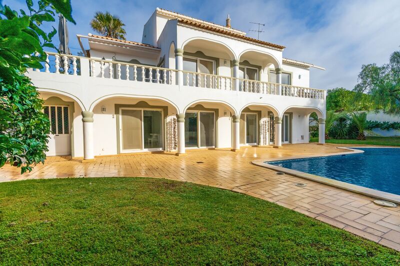 Casa Moderna V5 Boliqueime Loulé - terraço, jardim, irrigação automática, piscina, churrasqueira, lareira, vista mar