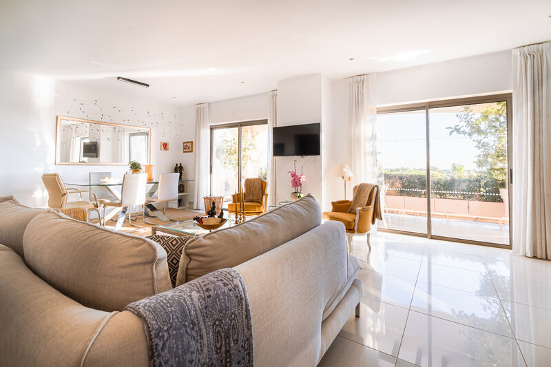 Apartamento T2 de luxo Quarteira Loulé - terraço, jardins, piscina, garagem, equipado