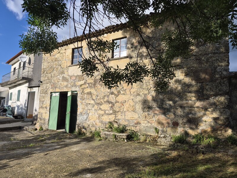 Casa V4 Cavadoude Guarda - jardín, garaje