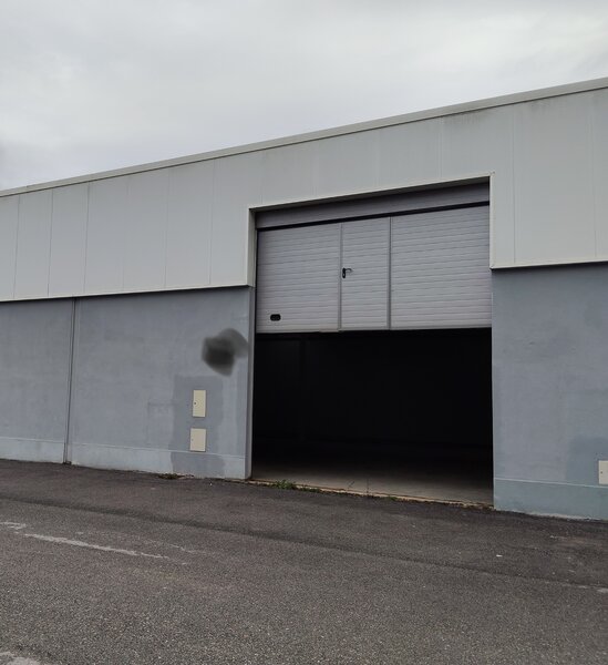 Armazém Industrial com 578.28m2 Ansião - wc, fácil acesso
