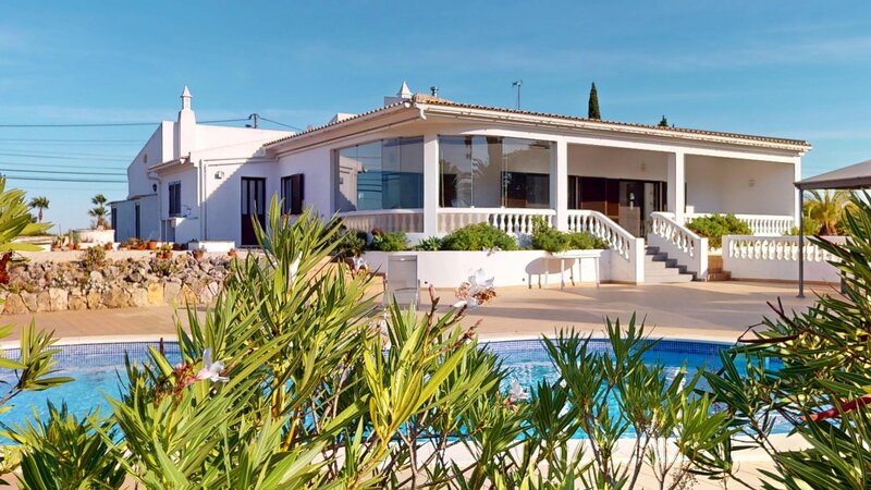 House Isolated 3 bedrooms Lagoa (Algarve) - equipped kitchen, garage, swimming pool, terraces, barbecue, garden