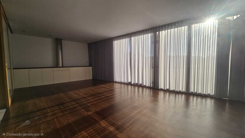 Casa Geminada V4 A Ver-o-Mar Póvoa de Varzim - garagem, equipado, terraço, vidros duplos