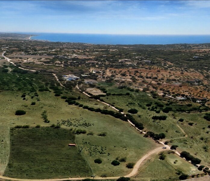 Terrain with 34770sqm Lagoa (Algarve) - électricité, eau, eau du réseau, forage, garage
