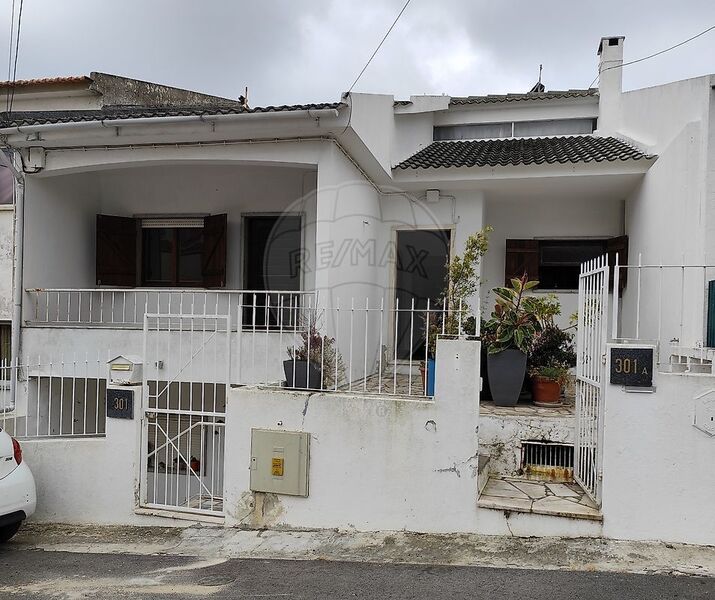 House V4 to renew Cascais - store room, attic, garden, solar panels, garage