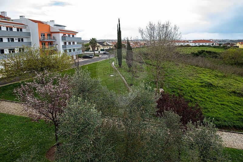 Apartamento T2 novo São Domingos de Rana Cascais - arrecadação, 2º andar, equipado, aquecimento central, caldeira, terraço, varandas, bbq, parque infantil